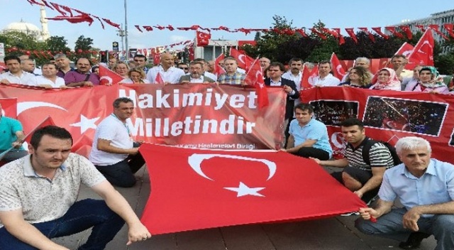 Fatih Bölgesi Kamu Hastaneleri Birliği çalışanları Demokrasi Nöbeti'ne başladı