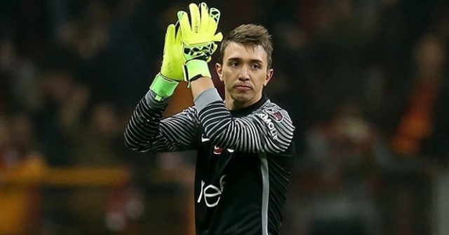 Fernando Muslera&#039;dan menajerine talimat