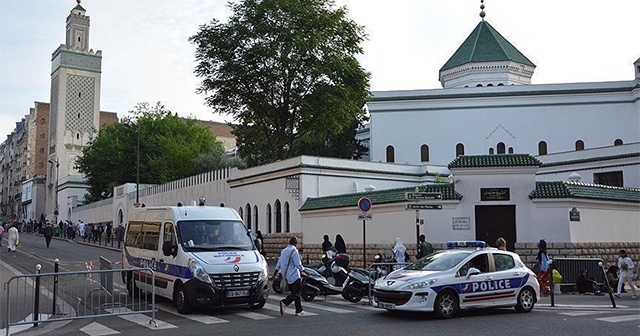 Fransa&#039;da camiye saldırı