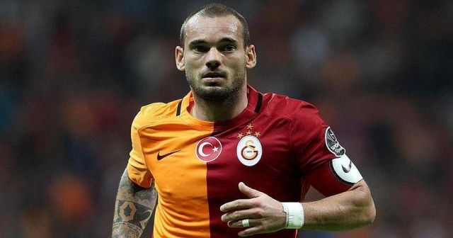 Galatasaraylı taraftarlardan Wesley Sneijder protestosu