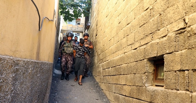 Gaziantep polisinden uyuşturucu satıcılarına şafak baskını