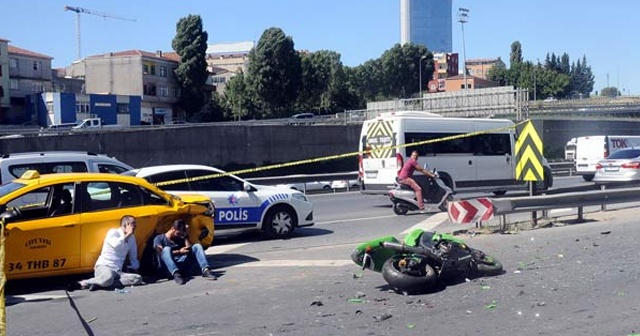 Hatalı şerit değiştiren taksi sürücüsü motosikletlinin ölümüne neden oldu