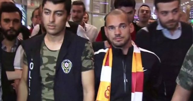 Havalimanında Wesley Sneijder izdihamı