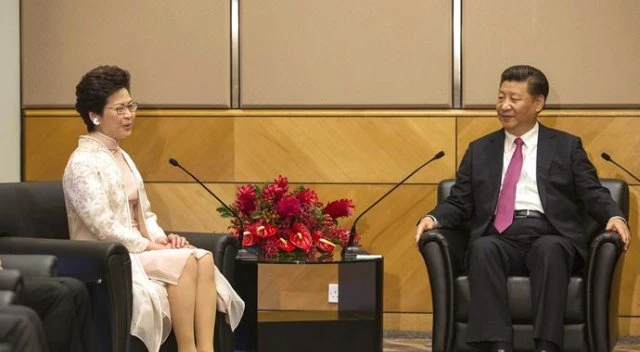 Hong Kong'un yeni lideri görevine başladı
