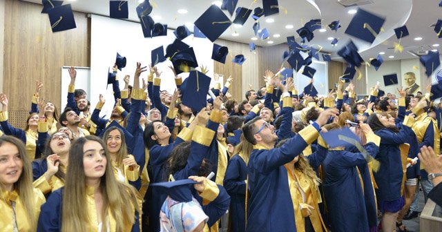 Hukuk fakültesi öğrencilerini uğurladı