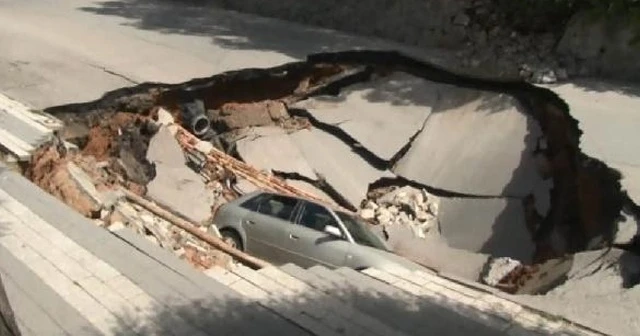 İstanbul Çamlıca'da yol çöktü