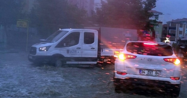 İstanbul’da beklenen şiddetli yağmur dolu ile birlikte geldi