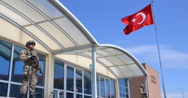 İstanbul&#039;daki darbe sanıkları mahkemelerde hesap veriyor