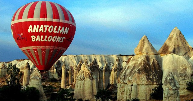 Kapadokya’da turistlerin balon keyfi