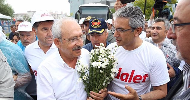 Kılıçdaroğlu'na İzmir'in dağlarından papatya götürdüler