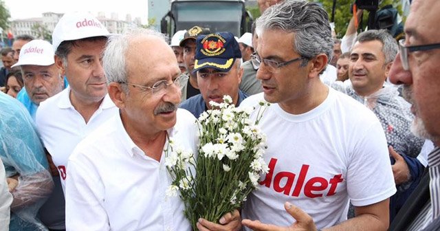 Kılıçdaroğlu&#039;na İzmir&#039;in dağlarından papatya götürdüler