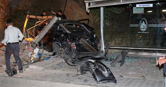 Maltepe&#039;de trafik kazası: 1 ölü, 2 yaralı