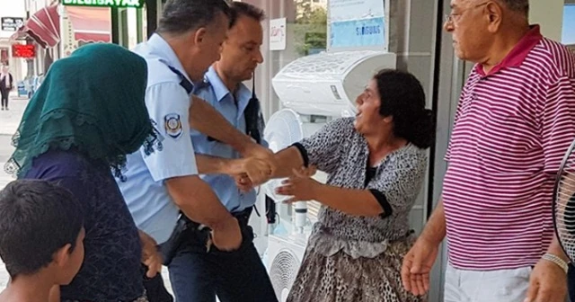Manavgat’ta dilenci iki kadın ortalığı birbirine kattı