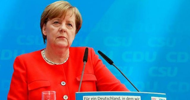 Merkel seçimde izleyeceği politikayı açıkladı