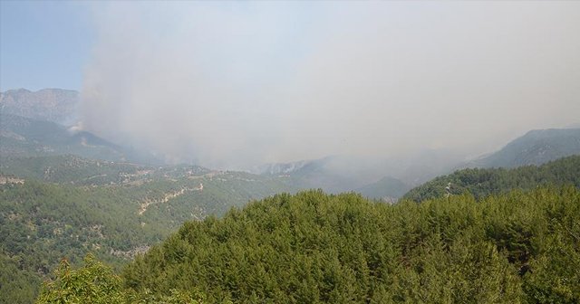 Mersin&#039;deki orman yangınına müdahale sürüyor