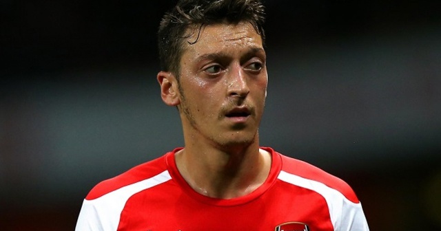 Mesut Özil&#039;den memleketine spor tesisi