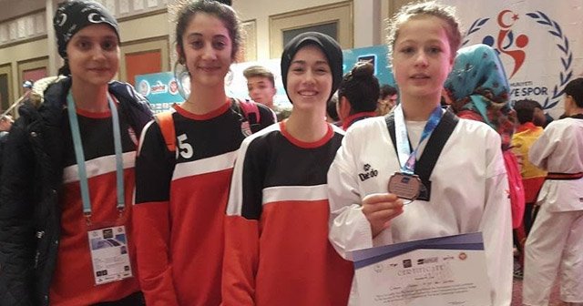 Osmaneli'den 4 taekwondocu Milli Takım seçmelerine katılıyor