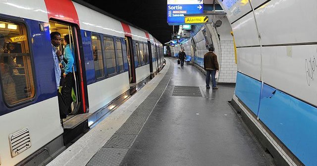 Paris metrosu sular altında