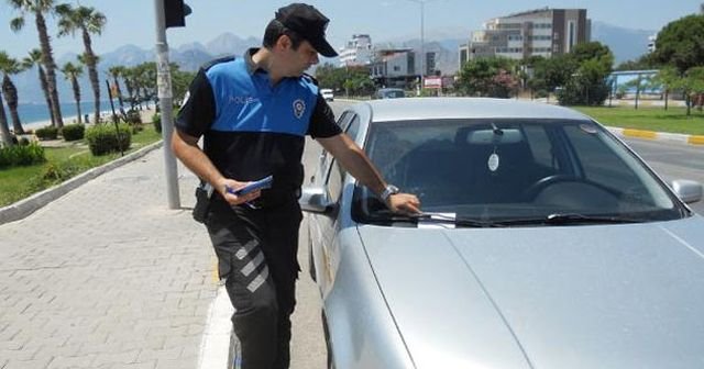 Polis &#039;şaka ceza makbuzu&#039;yla uyardı!