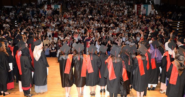 Sağlık Bilimleri Fakültesi’nde diploma heyecanı