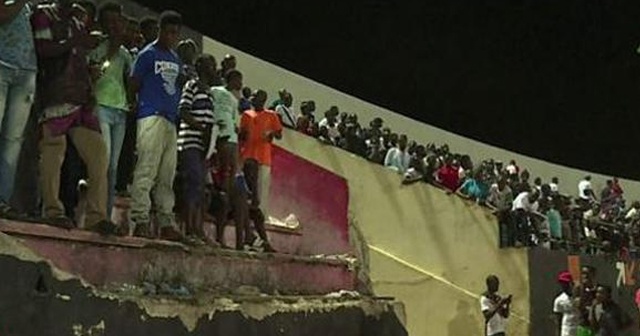 Senegal&#039;de stadyum duvarı çöktü: 8 ölü