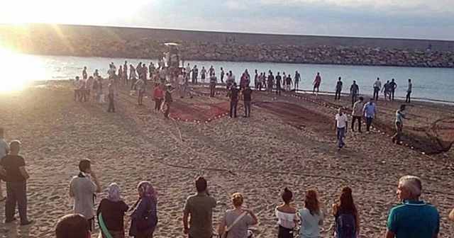 Serinlemek için denize giren genç boğuldu