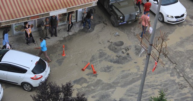 Sıcaktan kavrulan Hakkari’de yağmur sürprizi