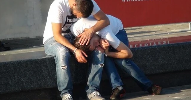 Taksim’de bonzai içen gencin yürek burkan görüntüsü