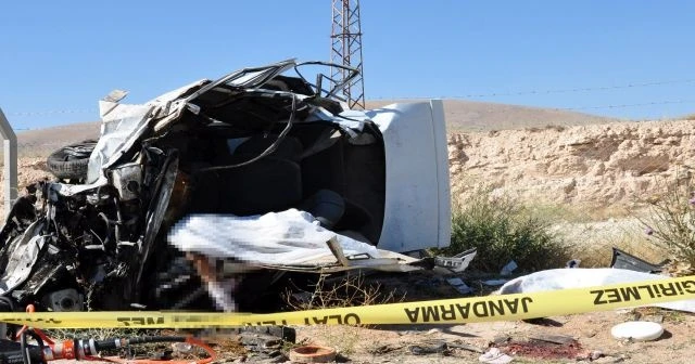 Taziye dönüşü feci kaza: 4 ölü, 3 yaralı