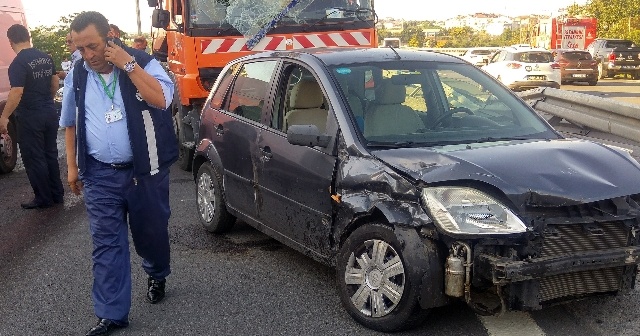 TEM&#039;de trafik kazası, 4 yaralı