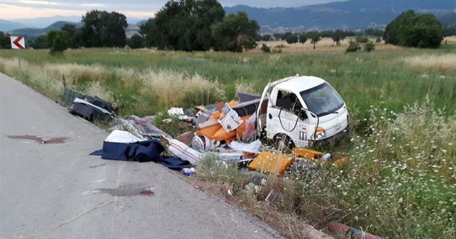 Tokat&#039;ta tır ile kamyonet çarpıştı: 3 ölü, 1 yaralı