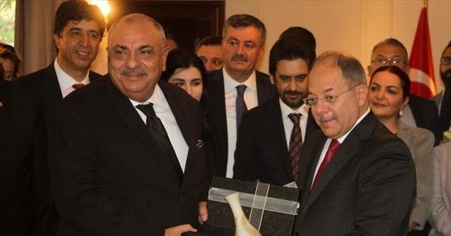 Tuğrul Türkeş görevini Recep Akdağ’a devretti