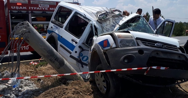 Uşak’ta polis aracı beton direğe çarptı: 1 şehit