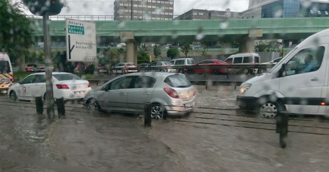 Uyarı üstüne uyarı gelmişti! İstanbul&#039;da şiddetli sağanak