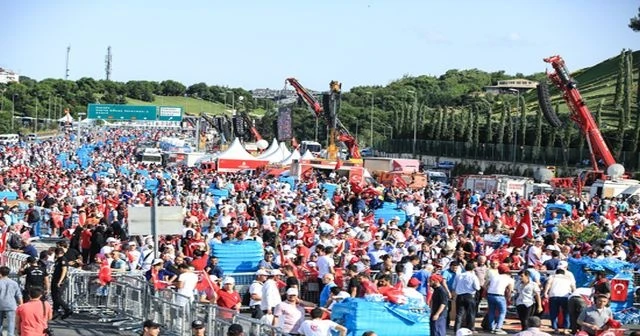 15 Temmuz'un yıldönümünde Türkiye meydanlarda