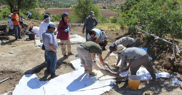 1600 yıllık mozaik yerinden kaldırıldı