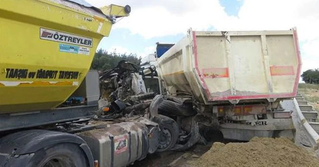 3 hafriyat kamyonu birbirine girdi! Yaralılar var