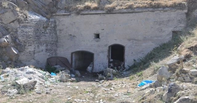 436 yıllık tabya ahır olarak kullanılıyor