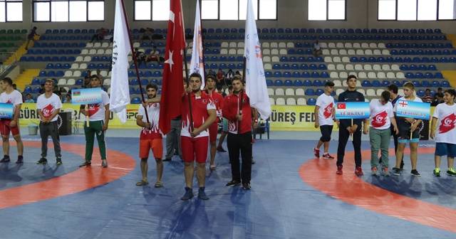 7. Uluslararası Mehmet Akif Pirim Güreş Turnuvası Rize’de başladı