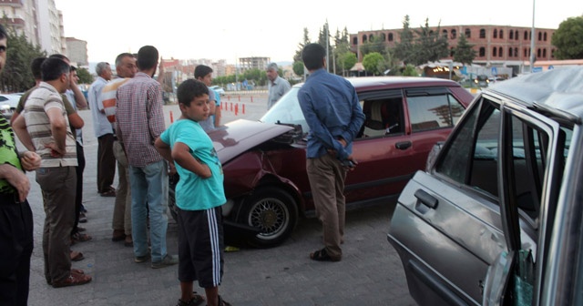 Adıyaman’da iki otomobil çarpıştı: 4 yaralı