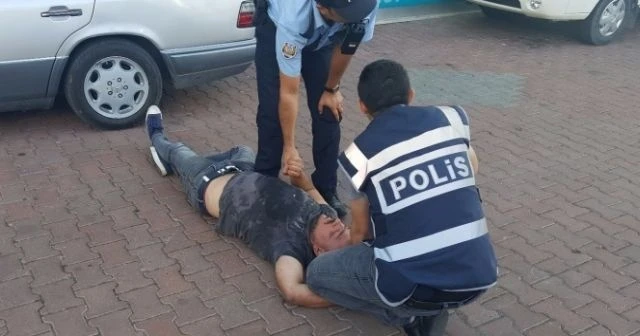 Alkol komasına giren adam ekipleri çileden çıkarttı
