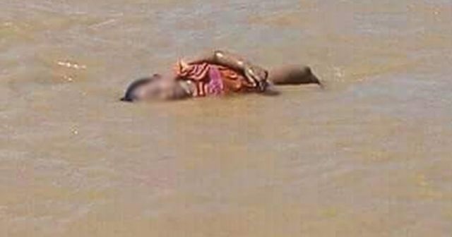 Arakan&#039;daki kahreden görüntü Aylan bebeği hatırlattı