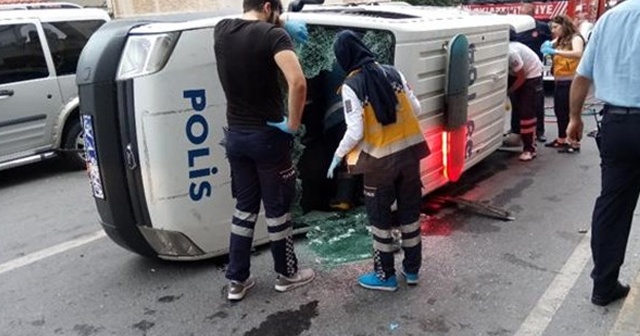 Ataşehir’de polis aracı devrildi: 1 yaralı