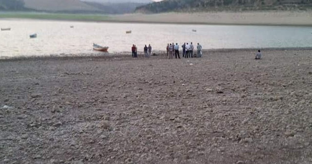 Babasının cansız bedenini baraj gölünden çıkardı