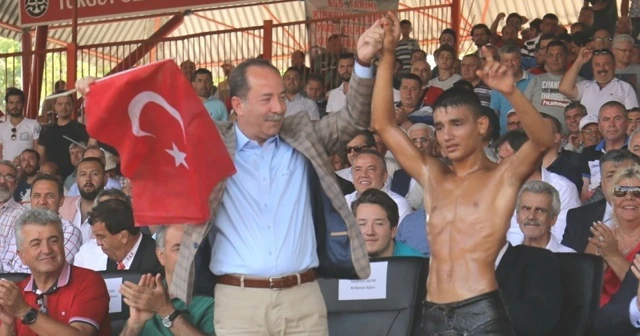 Başarılı güreşçiler ödüllendirildi