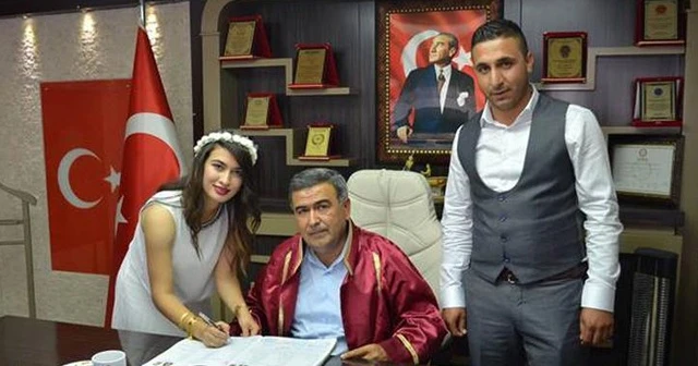 Belediye Başkanı bu kez kendi kızının nikahını kıydı