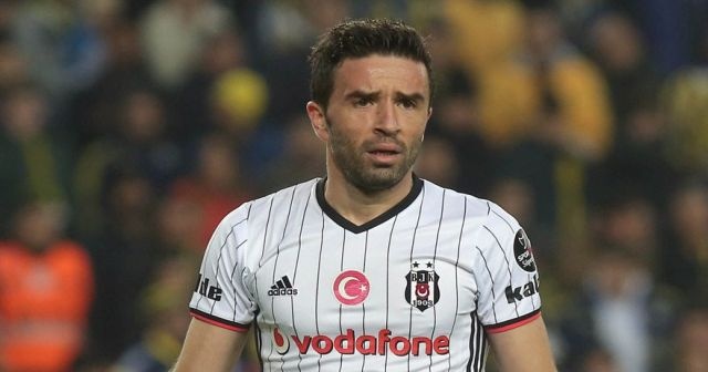 Beşiktaş&#039;a kötü haber! Gökhan Gönül 6 hafta yok