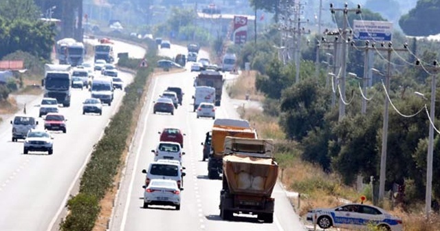 Bodrum&#039;a tatilci akını, araç sayısı 300 bine yaklaştı