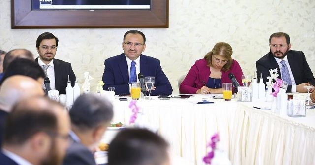 Bozdağ&#039;dan FETÖ&#039;cü sanıklara &#039;tek tip kıyafet&#039; açıklaması