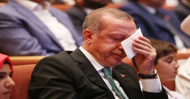 Cumhurbaşkanı Erdoğan gözyaşları tutamadı!